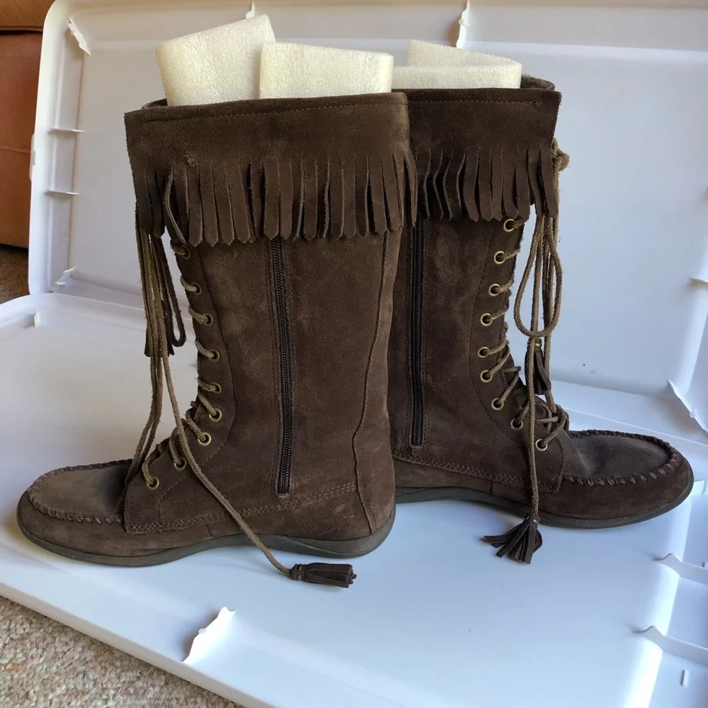 Suede L.L.Bean brown moccasin boots. Lace up, side zipper, warm lining. Size 9.5 - Picture 4 of 7